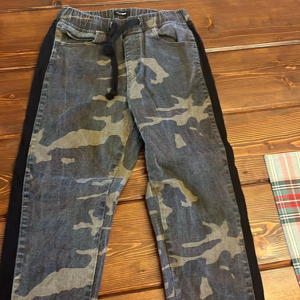 Fashion, nova boys, Jean, camo pants size small. New.